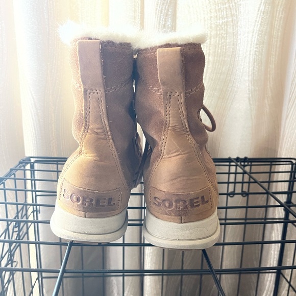 Sorel boots - Picture 3 of 5